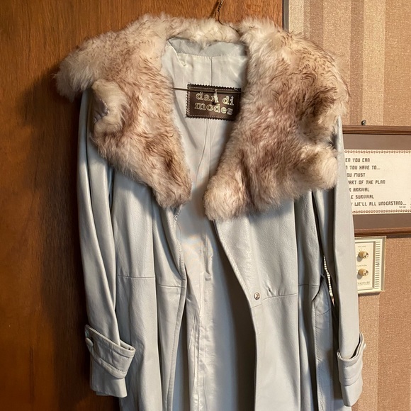 3 furs full an 3 half fur an leather. Worn twice an 4 never worn. - Picture 7 of 12